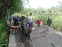 Babinsa Berusaha Memberikan Manfaat Langsung dengan Membantu Membangun Talud Jalan