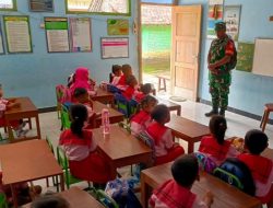 Babinsa Kenalkan Wawasan Kebangsaan kepada Siswa TK