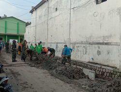 Anggota Satgas TMMD, Ormas, Linmas & Masyarakat Tancap Gas Kerjakan Perbaikan Saluran Air