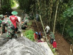Semangat Juang Dibuktikan Satgas TMMD 127 Dan Warga Desa Kembang  ‎