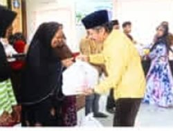 Institut teknologi dan sains Mandala Jember berbagi untuk salurkan bingkisan lebaran sebanyak 150 orang dan santunan anak yatim-piatu 200 orang 