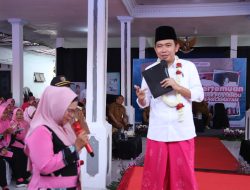 Cetak SDM Unggul, Gus Fawait Telah Cairkan Beasiswa Ribuan Mahasiswa hingga Beri Insentif Guru Ngaji, RT/RW, dan Kader Posyandu*