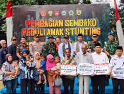 Ratusan paket sembako dibagikan kepada warga pra sejahtera dan keluarga anak stunting 