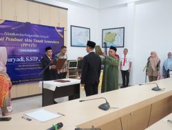 Perkuat Layanan Pertanahan di Tingkat Kecamatan, Kepala Kantah Jember Lantik Camat Kalisat Sebagai PPATS*