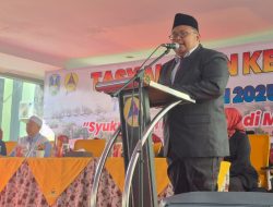 Mumen acara tasyakuran lepas pisah siswa SMK negeri 5 Jember di halaman sekolah