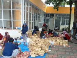 RS Bina sehat Jember adakan kurban sapi dan kambing setiap tahun di halaman belakang parkir 
